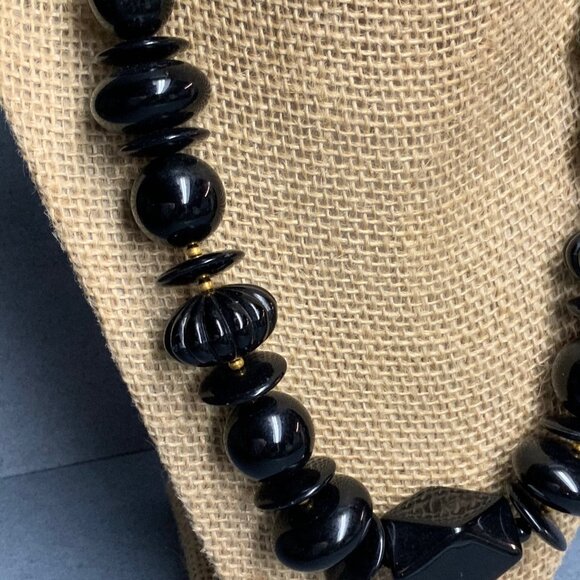 Vintage Chunky Beaded Necklace 21 In Black Gold Faceted Fluted Oval Geometric - Picture 3 of 7